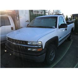 2002 CHEVROLET SILVERADO 2500, 2 DR PU, WHITE, VIN # 1GCGC24U32Z250944