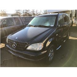 2000 MERCEDES ML 320, 4 DOOR SUV, BLACK, VIN # 4JGAB54E4YA152995