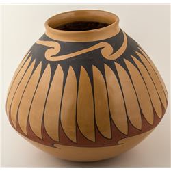 Mata Ortiz (Casas Grandes) Pot, Signed