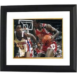 Craig Hodges Signed Chicago Bulls 8X10 Photo Custom Framed Vs Detroit Pistons (3X 3 Point Shooting C