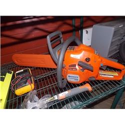 CHAIN SAW - HUSQUVARNA 235 - WORKING