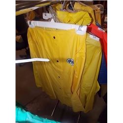 NEW CHILDS RAIN COATS - YOUNG CHILD- 3 TTL