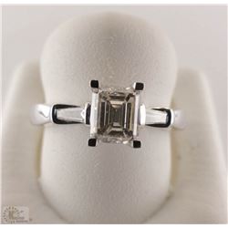 18K WHITE GOLD DIAMOND ENGAGEMENT RING