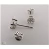 Image 1 : 14K WHITE GOLD DIAMOND STUD EARRINGS