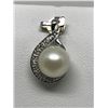 Image 1 : #16-STERLING SILVER PEARL & DIAMOND PENDANT
