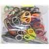 Image 1 : BAG OF ASSORTED SCISSORS