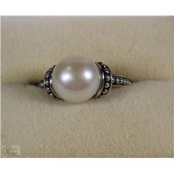 STERLING SILVER LADIES RING PEARL LIKE SIZE 7