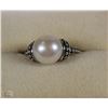 Image 1 : STERLING SILVER LADIES RING PEARL LIKE SIZE 7