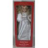 Image 1 : 18" ANIMATED AND ILLUMINATED HOLIDAY ANGEL