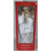 Image 1 : 18" ANIMATED AND ILLUMINATED HOLIDAY ANGEL
