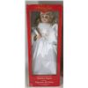 Image 1 : 18" ANIMATED AND ILLUMINATED HOLIDAY ANGEL