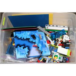 TOTE WITH ASSORTED LEGO