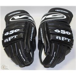 VIC HOCKEY GLOVES