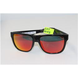 SMITH LOWDOWN/BLACK 1ES SUNGLASSES