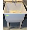 Image 1 : UTILITY SINK