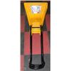 Image 1 : 3 SNOW SHOVELS