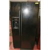 Image 1 : GE SIDE BY SIDE REFRIGERATOR WITH FRONT ICE/WATER
