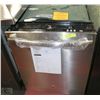 Image 1 : BUILT IN DISHWASHER WITH STAINLESS STEEL TALL TUB