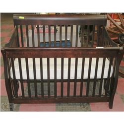 SHOWHOME CRIB WITH MATTRESS