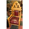 Image 1 : VINTAGE 1950 OAK DEACONS CHAIR