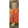 Image 1 : SHOWHOME METAL FLOOR LAMP