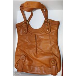 NEW DELLA  LEATHER KAITLYN TOTE CINNAMON COLOR