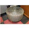 Image 1 : STRAW STOOL