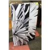 Image 1 : PAIR OF BLACK AND WHITE CANVAS FLOWER PICS