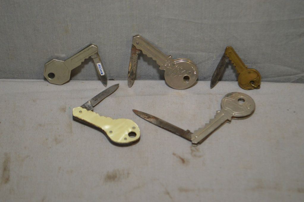 Bag Lot Five Antique Key Shaped Small Folding Knives [ Richards Lamp