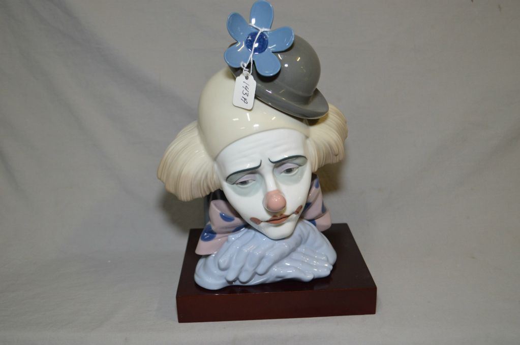 Lladro clown head "Bowler Hat" 5130, 10 1/2" plus base