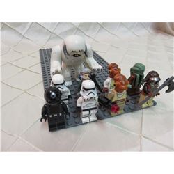 Lego Minifigures Star Wars Admiral Akbar, Lando (wrong head), A-Wing Pilot, Snow Beast, Death Star O