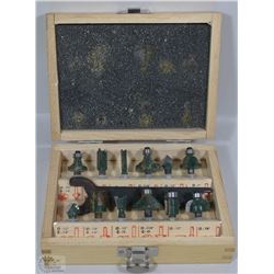 ROUTER BIT SET IN WOODEN BOX