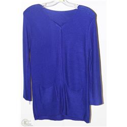 BLUE WOMENS LONG SLEEVE SHIRT SIZE UNKNOWN
