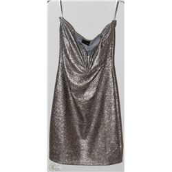 TEXTURED FABRIC SHORT DRESS SIZE LARGE