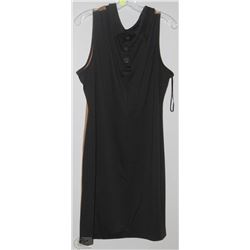LONG SLEEVELESS TWO TONE DRESS SIZE 18