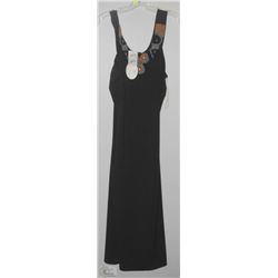 LONG BLACK FITTED DRESS WITH WOOD ACCENT