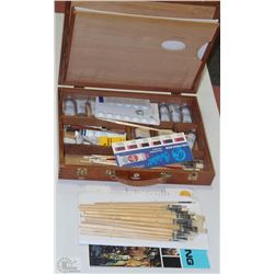 WOOD ARTIST SET INCL PALET, CANVAS, BRUSHES ETC
