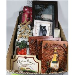 BOX W/WALL DÉCOR WITH INSPIRATIONAL