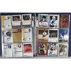 BINDER WITH COLLECTIBLE HOCKEYS CARDS INCL ROOKIE