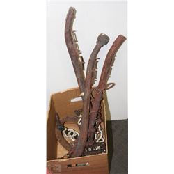 BOX OF ANTIQUES INCL HAINES, HORSESHOES AND MORE
