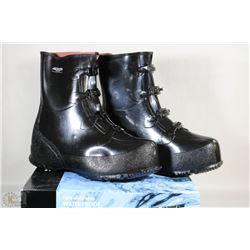 NEW MENS BLACK BOOTS - 100% RUBBER SIZE 10