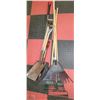 Image 1 : LOT OF 4 RAKES AND 4 SHOVELS