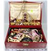 Image 1 : VINTAGE JEWELLERY KIT FILLED WITH CONTENTS