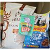 Image 1 : 2 BAGS OF CAT FOOD INCL FRISKIES, 1.5KG & WELLNESS