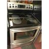 Image 1 : FRIGIDAIRE GALLERY CERAMIC TOP STOVE 30" 5 BURNER