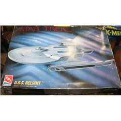 1995 AMT ERTL U.S.S RELIANCE STAR TREK SPACE SHIP