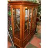 Image 1 : 5' SOLID WOOD DISPLAY CABINET WITH GLASS SHELVES