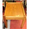 Image 1 : SOLID WOOD END TABLE