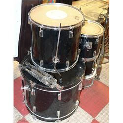 PEARL MAXIMUM 5PC DRUM KIT
