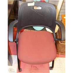 ROLLABLE OFFICE CHAIR